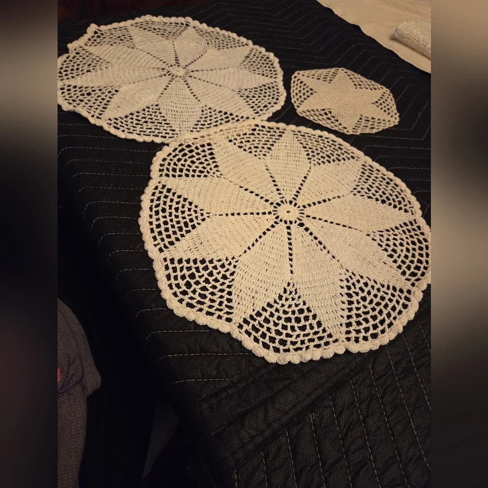 VTG GUC Lot Of 3 Crocheted Doilies